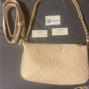 Louis Vuitton Multi Pochette Accessoires. Cream with both straps